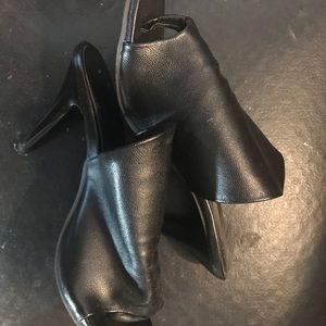 Black Mule Style Sandals 👡